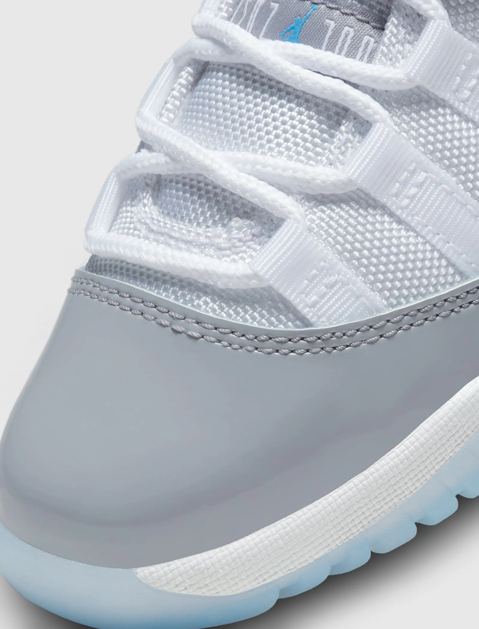 AIR JORDAN 11 RETRO LOW "CEMENT GREY" PS
