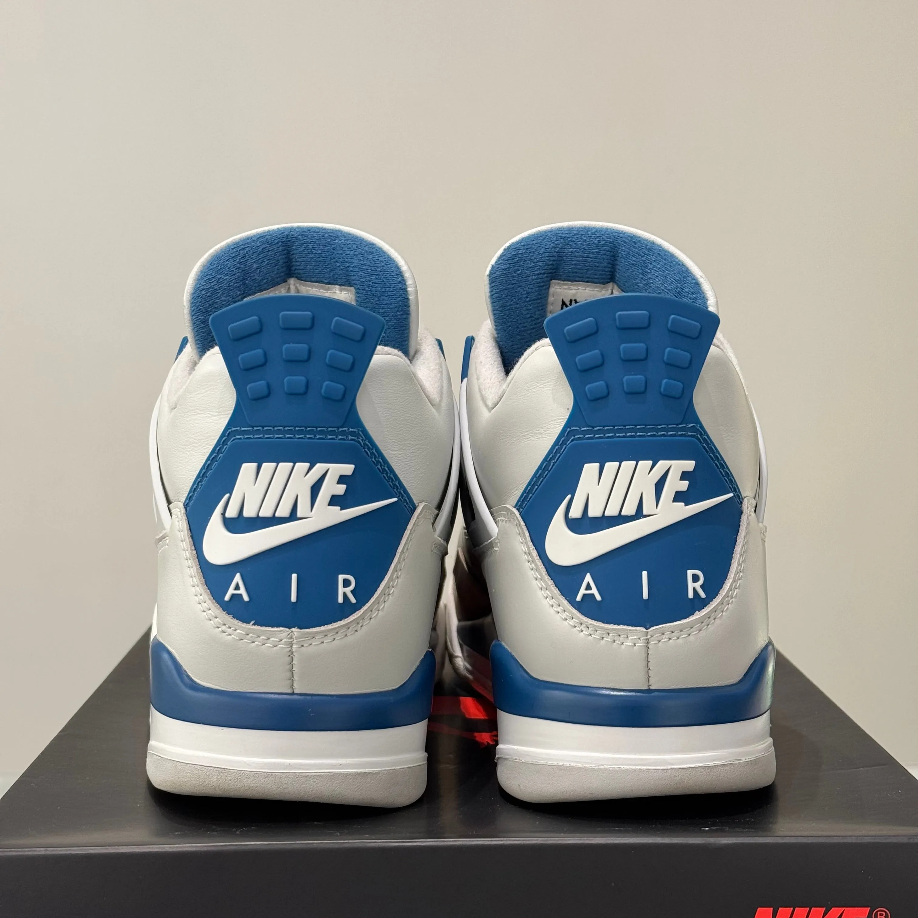 Air Jordan 4 Retro Military Blue (43) - Usado