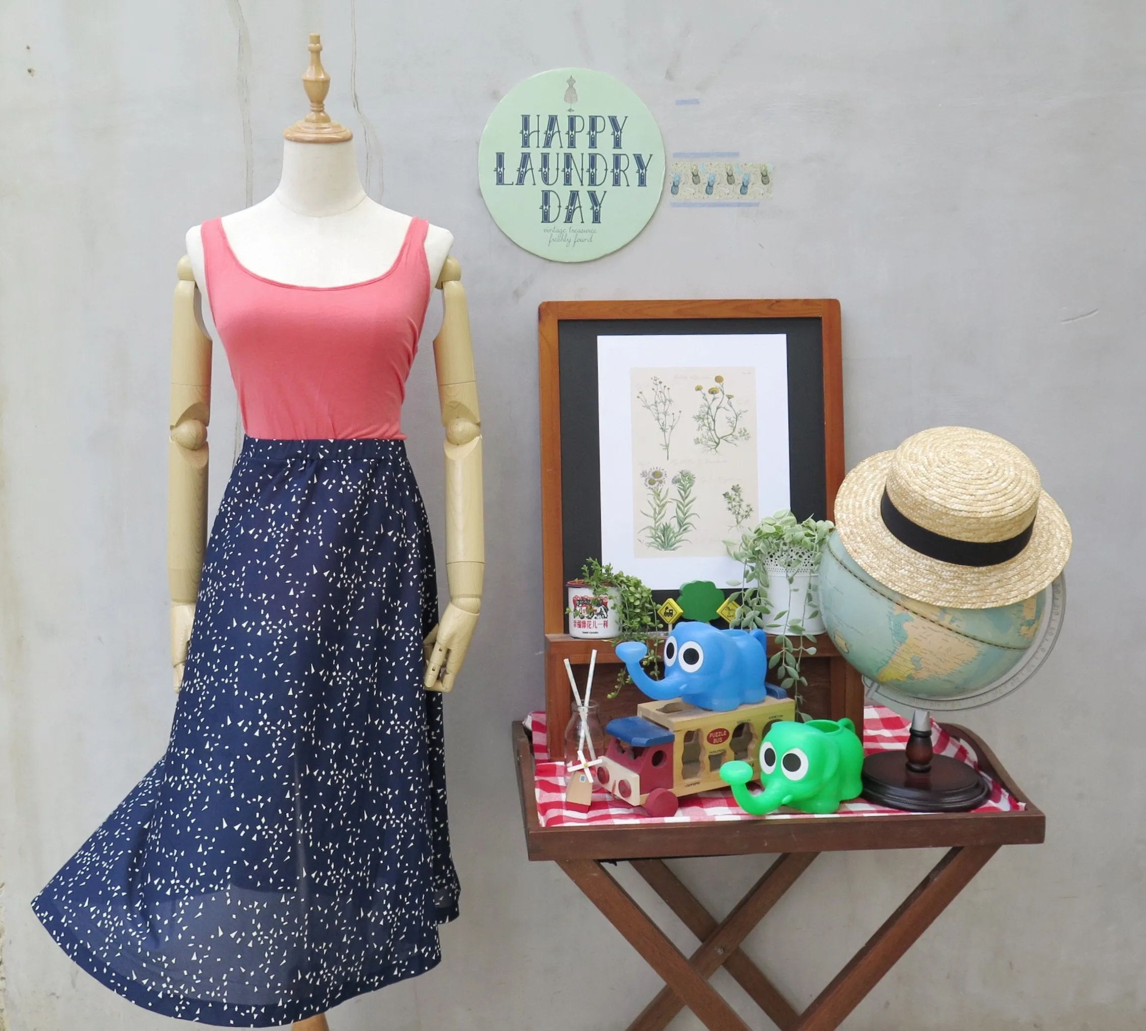 Blue-tri-ful | Vintage 1970s 1980s triangle confetti polka dots A-line flared Midi Skirt