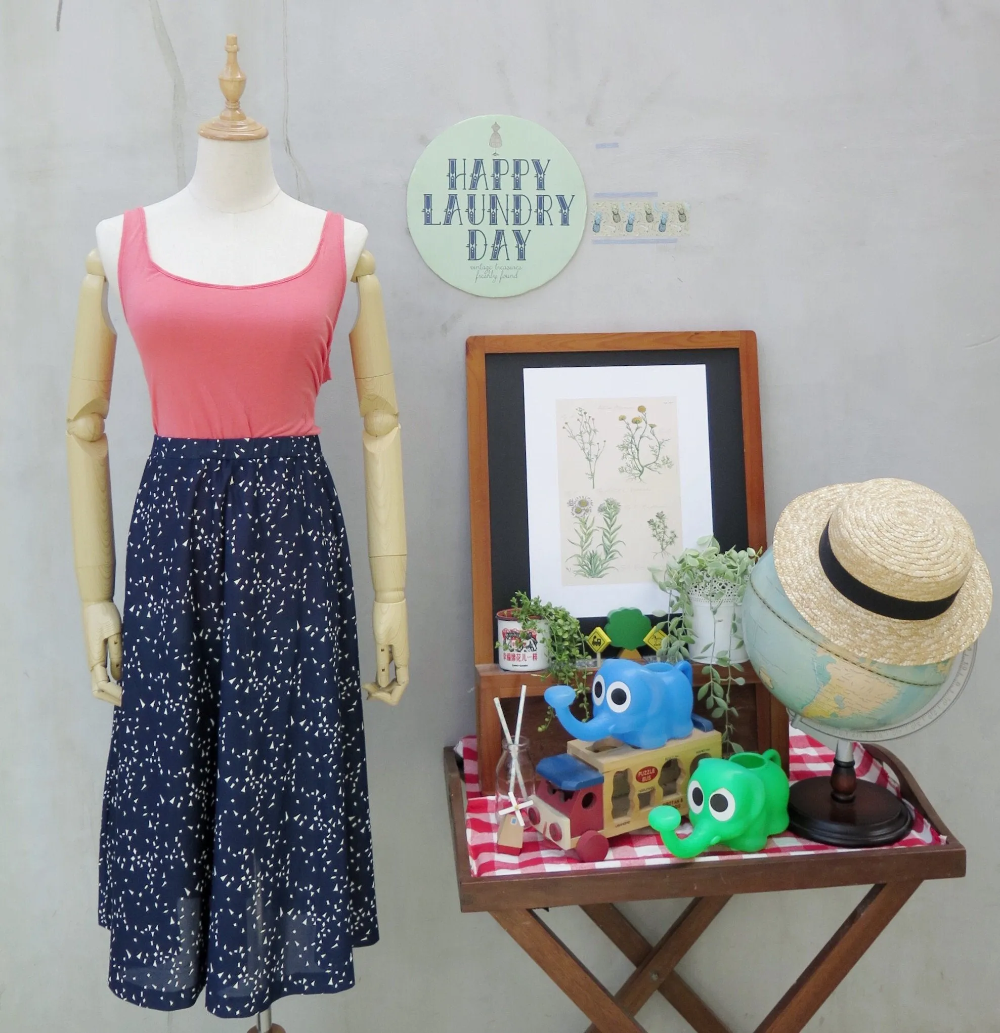 Blue-tri-ful | Vintage 1970s 1980s triangle confetti polka dots A-line flared Midi Skirt