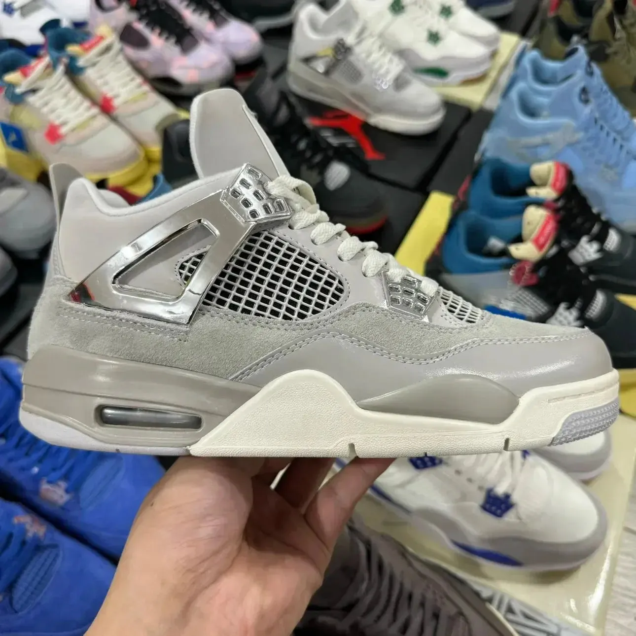 Classic Retro 4 Sneakers - Frozen Moments