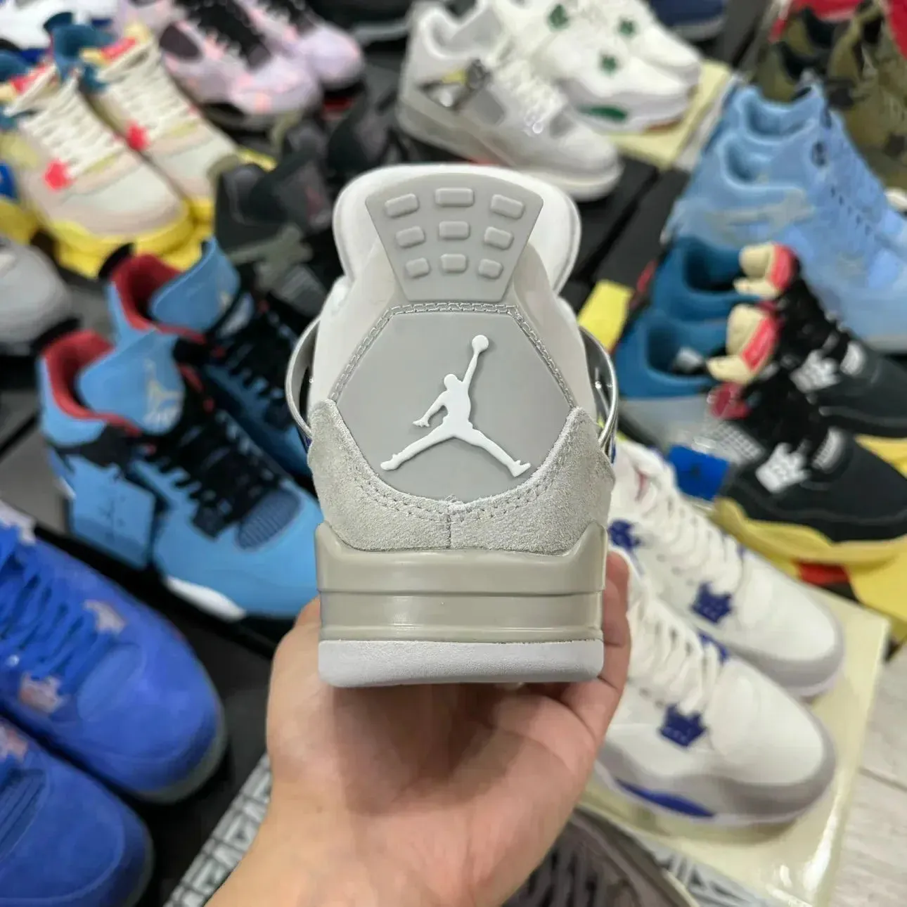 Classic Retro 4 Sneakers - Frozen Moments