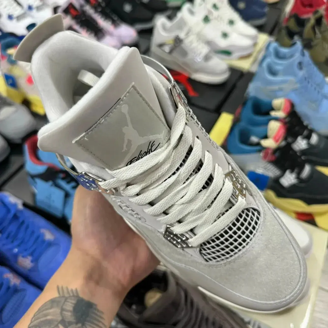 Classic Retro 4 Sneakers - Frozen Moments
