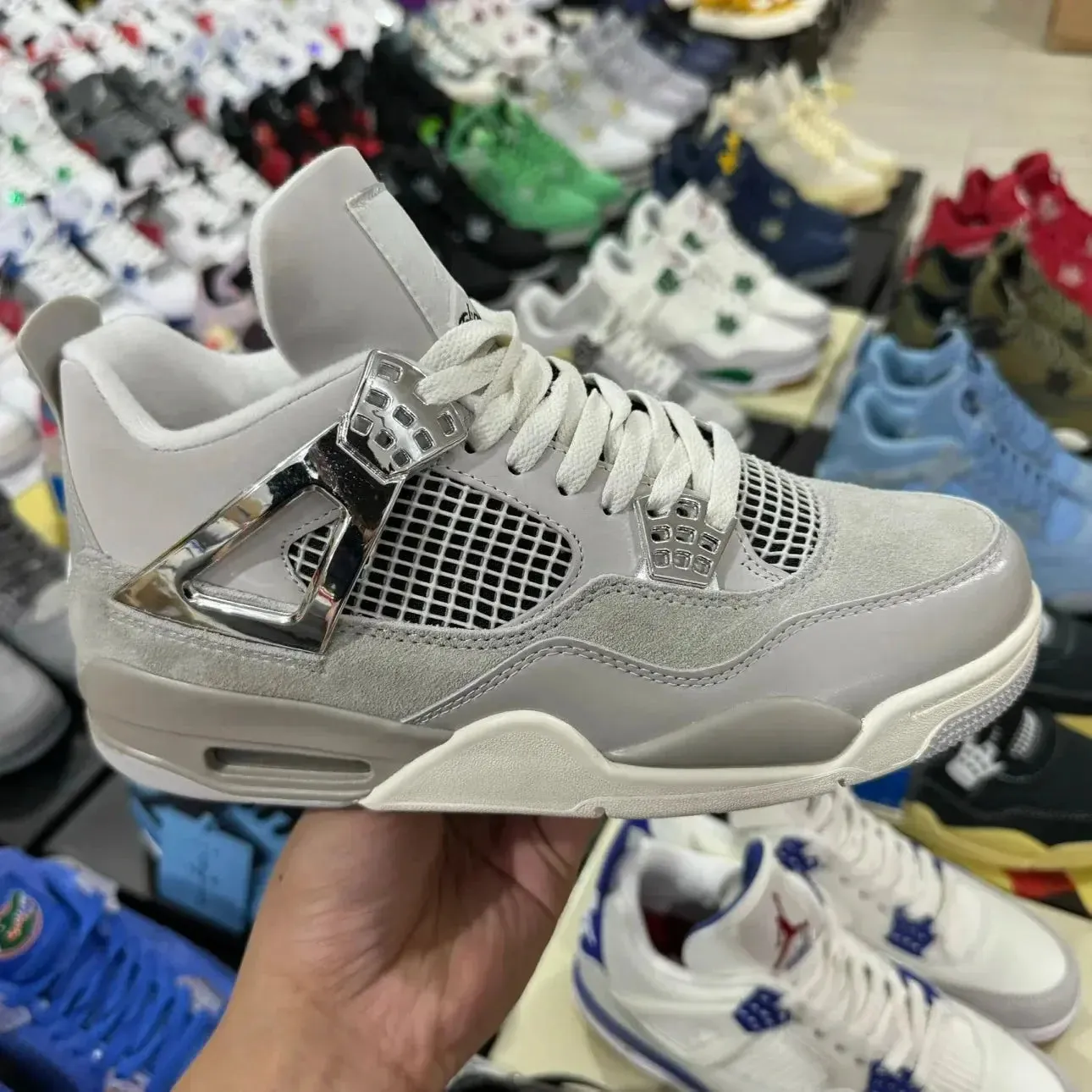 Classic Retro 4 Sneakers - Frozen Moments