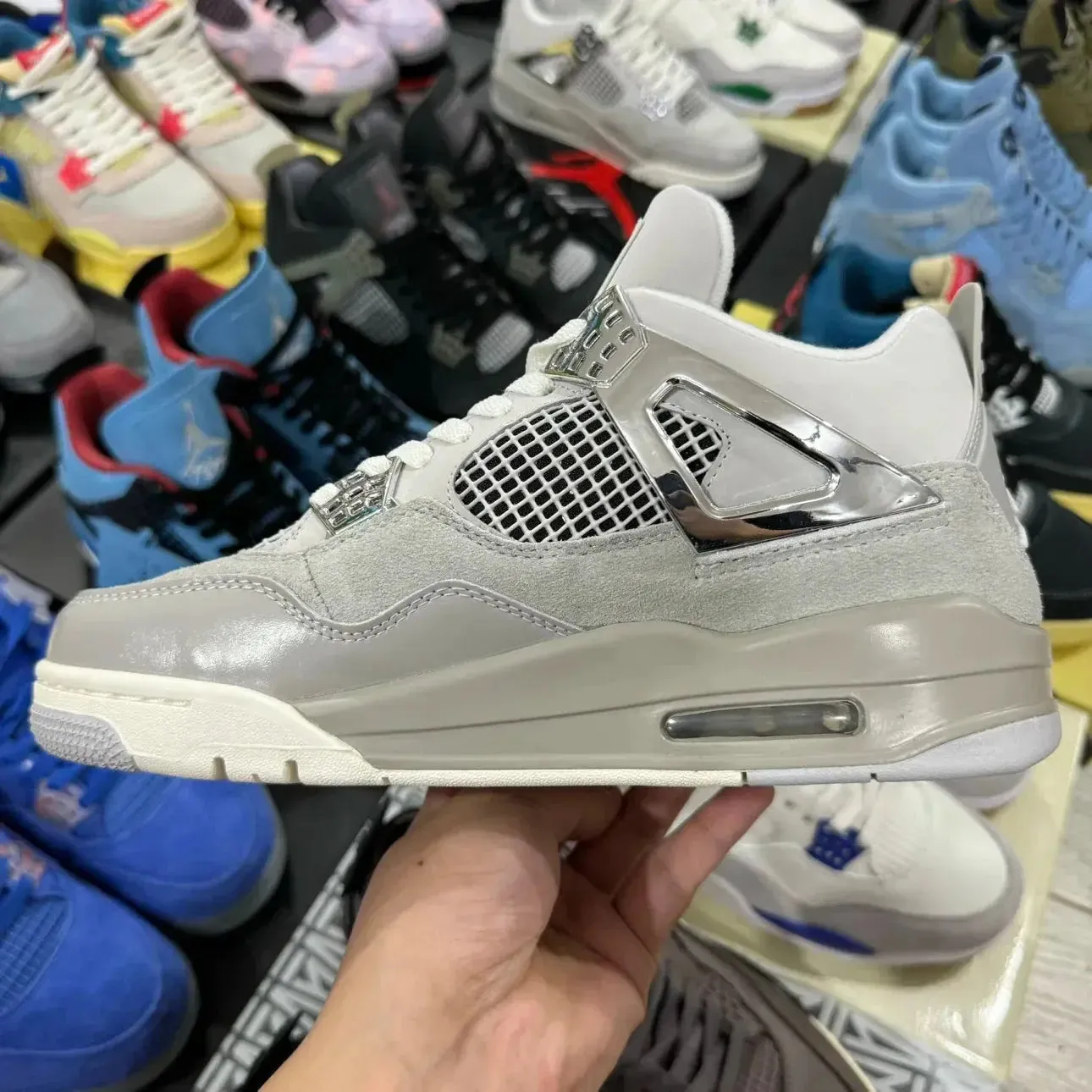 Classic Retro 4 Sneakers - Frozen Moments