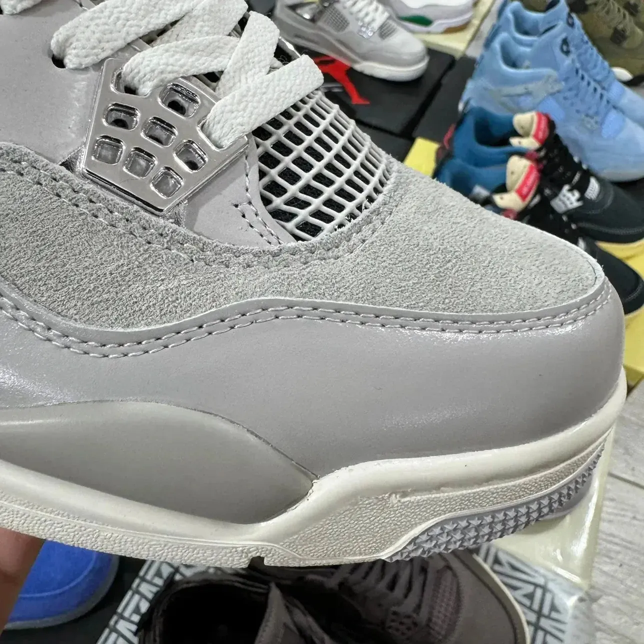 Classic Retro 4 Sneakers - Frozen Moments