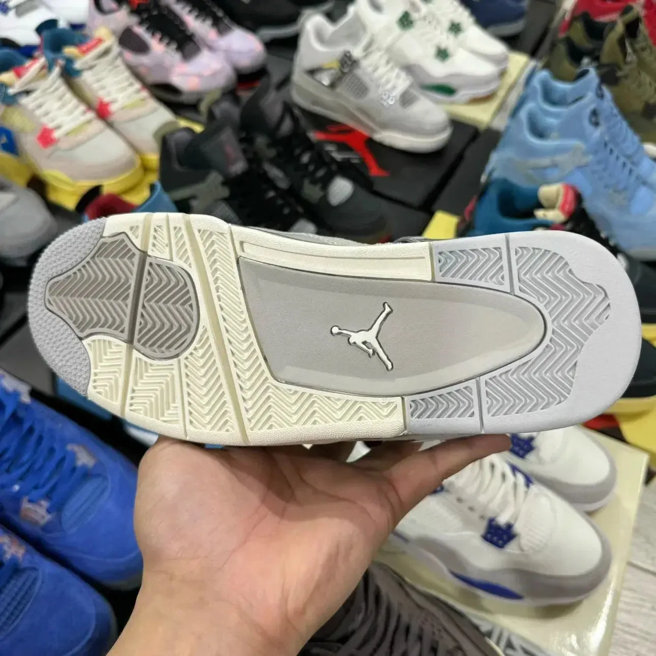 Classic Retro 4 Sneakers - Frozen Moments