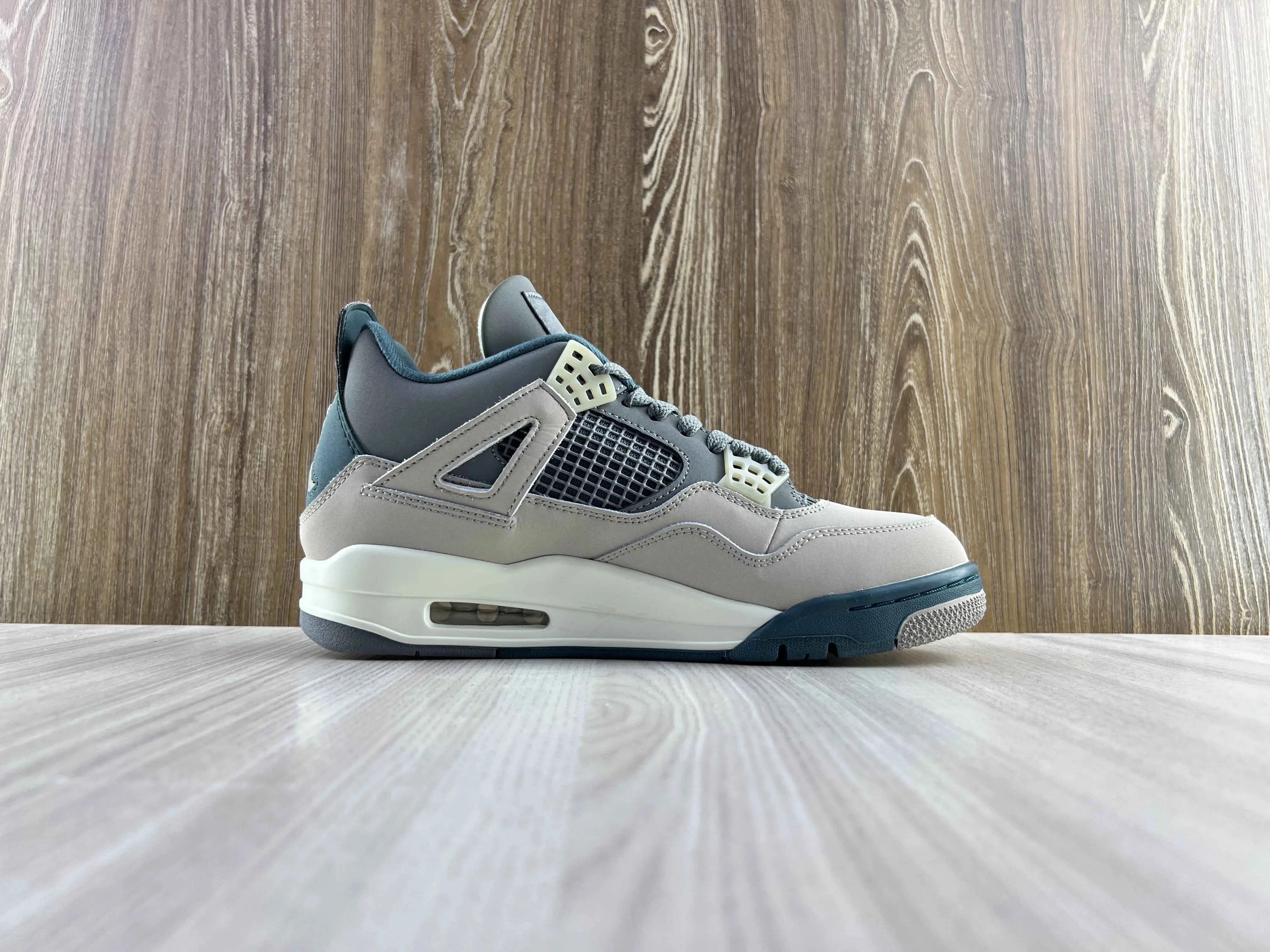 Classic Retro 4 Sneakers - SE Low Craft