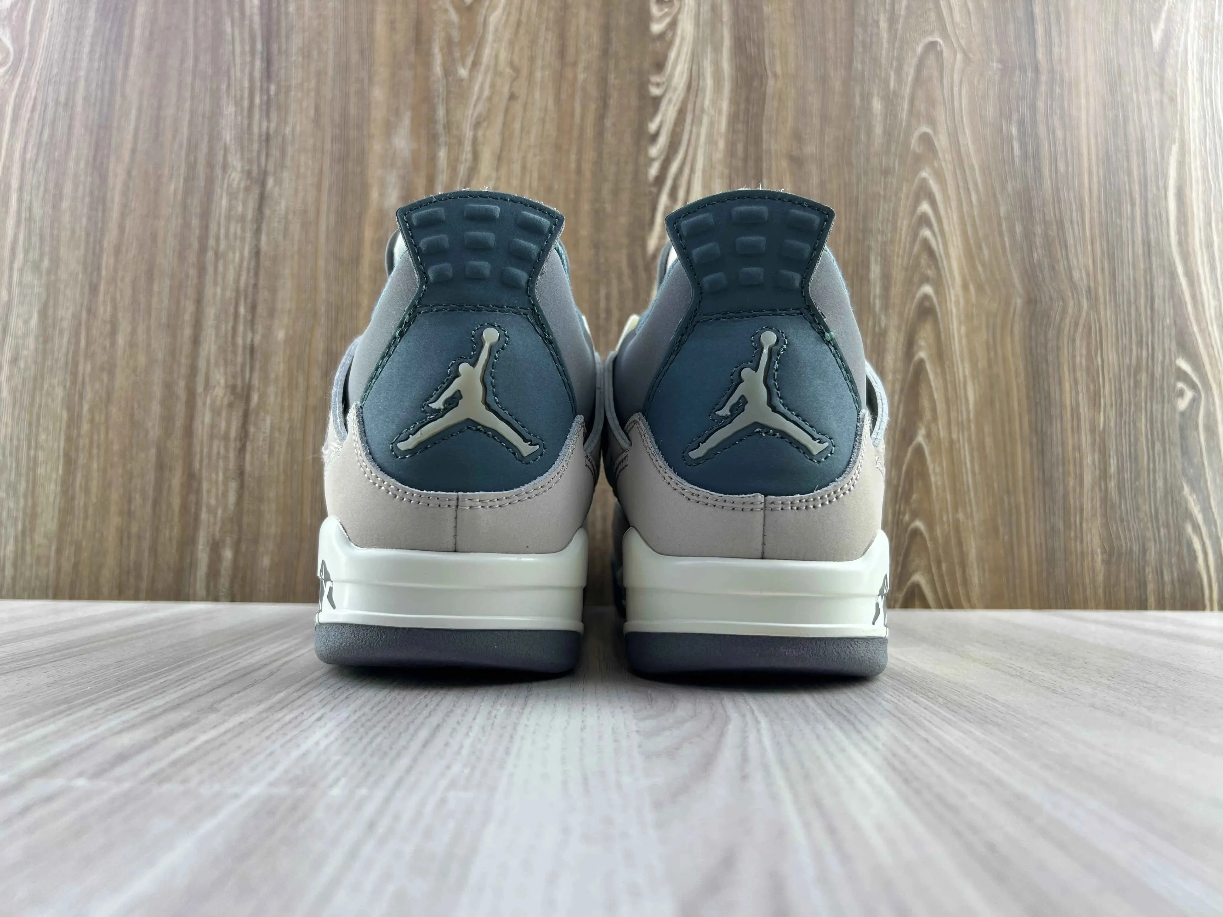 Classic Retro 4 Sneakers - SE Low Craft