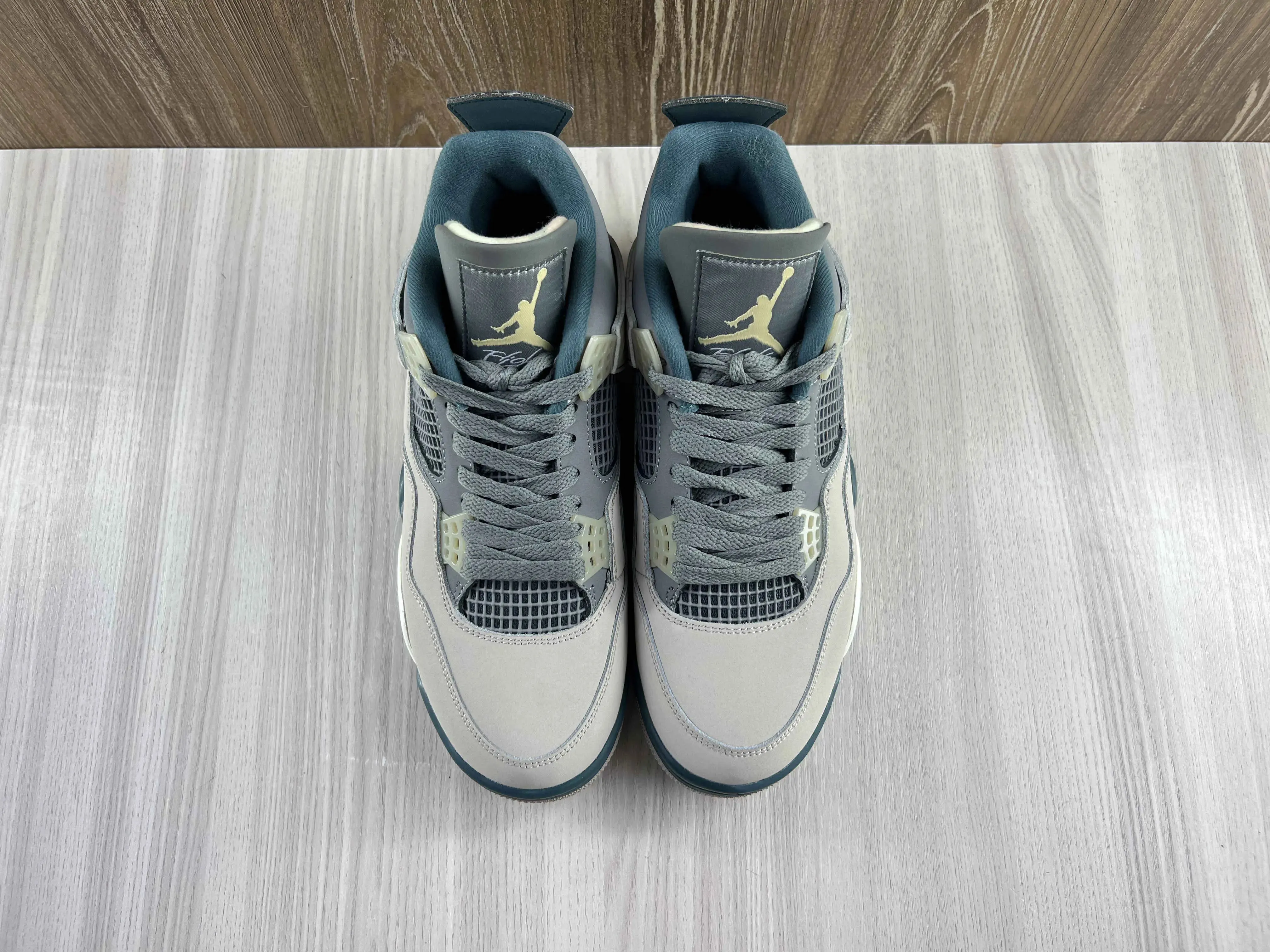 Classic Retro 4 Sneakers - SE Low Craft
