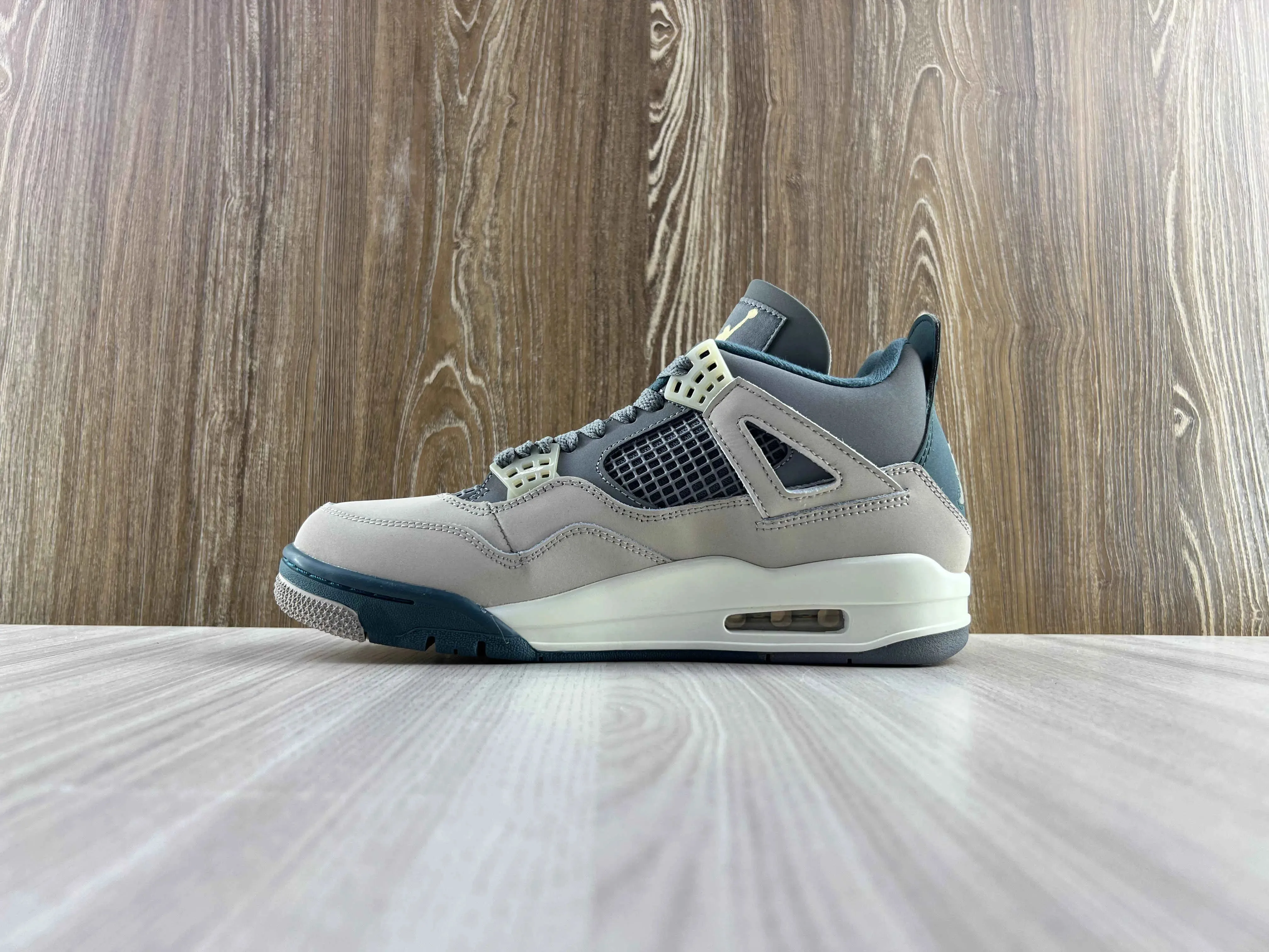 Classic Retro 4 Sneakers - SE Low Craft