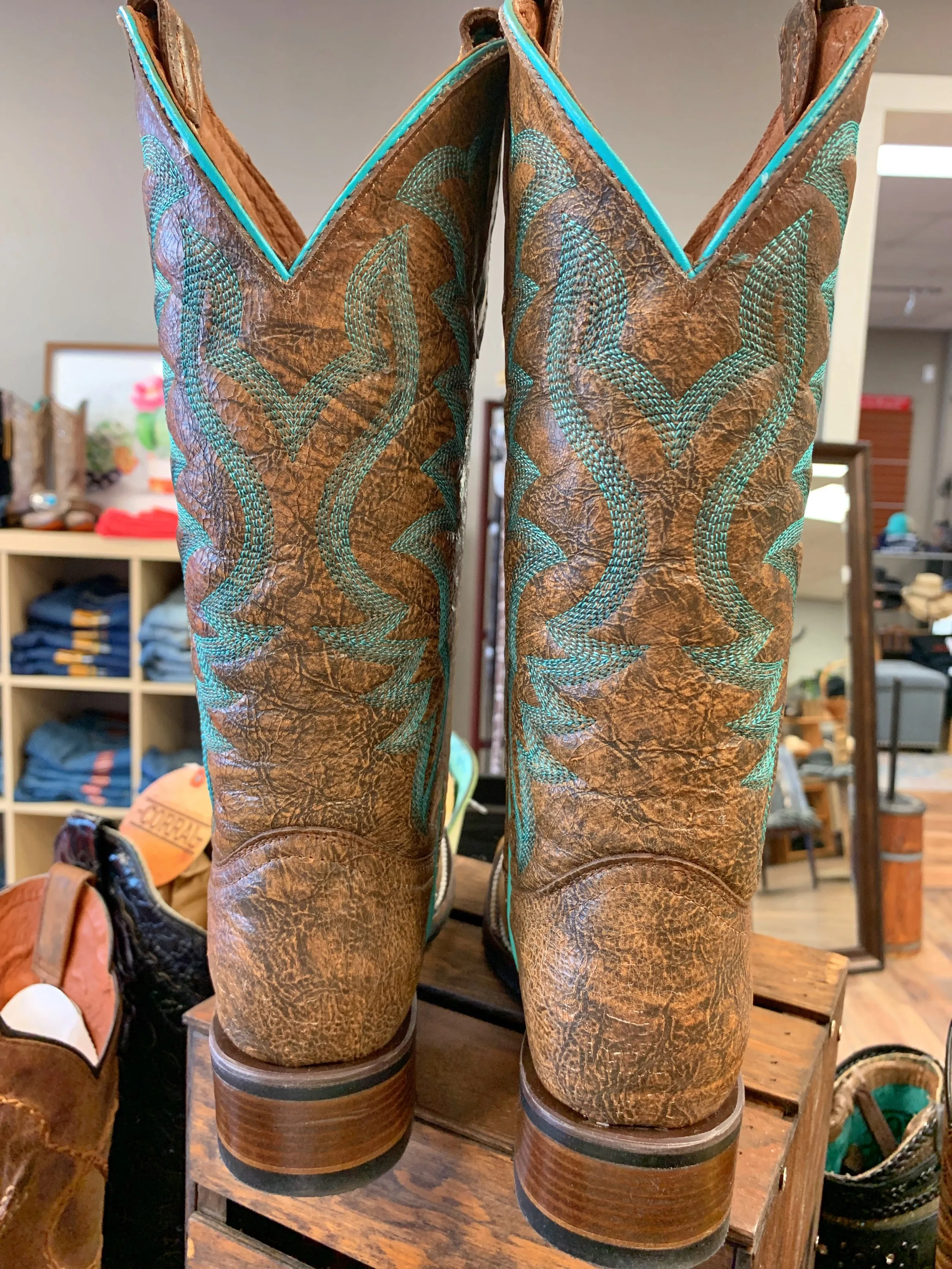 Corral Ladies Embroidery Wide Square Toe L5722