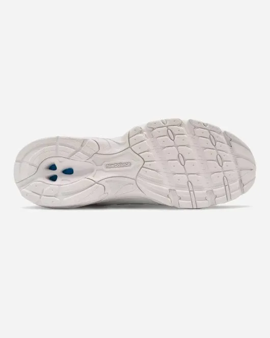 MR530 - Munsell White/Silver