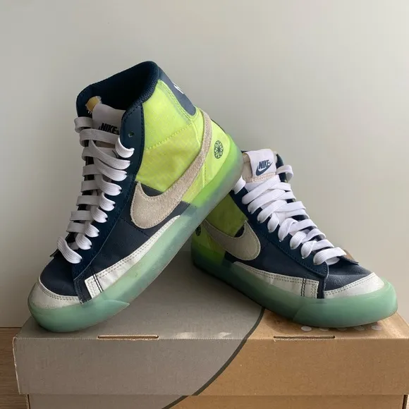 Nike Blazer Mid ‘77 Kids Sneakers - SZ 4 Y- 5.5 W