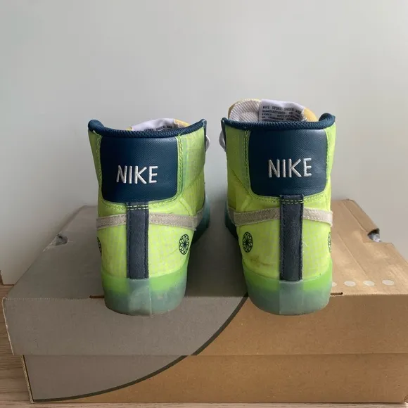 Nike Blazer Mid ‘77 Kids Sneakers - SZ 4 Y- 5.5 W