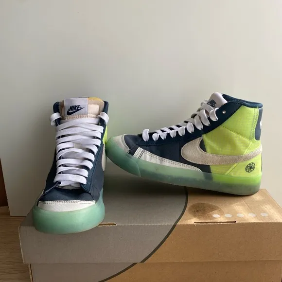 Nike Blazer Mid ‘77 Kids Sneakers - SZ 4 Y- 5.5 W