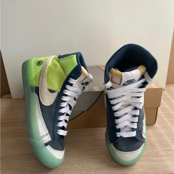Nike Blazer Mid ‘77 Kids Sneakers - SZ 4 Y- 5.5 W