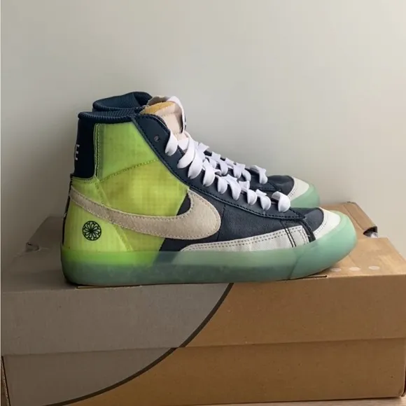 Nike Blazer Mid ‘77 Kids Sneakers - SZ 4 Y- 5.5 W