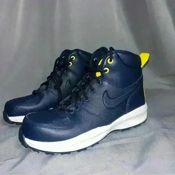 NWOT Nike Manoa Leather Boots BQ5372 401 Navy/Yellow/White Big Kids Size 5.5Y