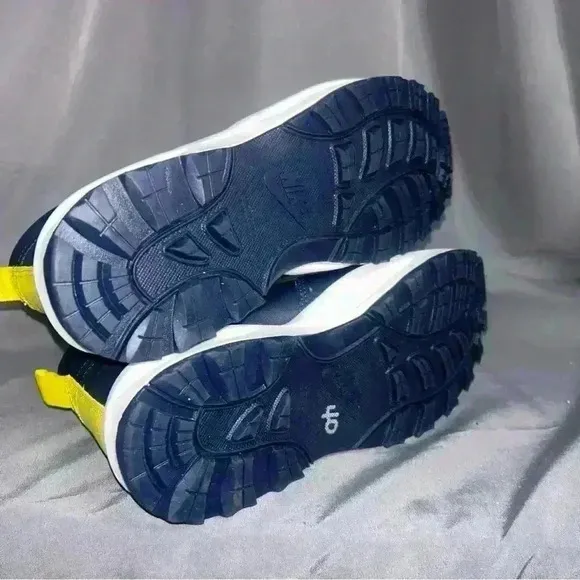 NWOT Nike Manoa Leather Boots BQ5372 401 Navy/Yellow/White Big Kids Size 5.5Y