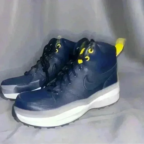 NWOT Nike Manoa Leather Boots BQ5372 401 Navy/Yellow/White Big Kids Size 5.5Y