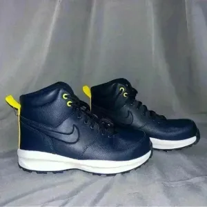 NWOT Nike Manoa Leather Boots BQ5372 401 Navy/Yellow/White Big Kids Size 5.5Y