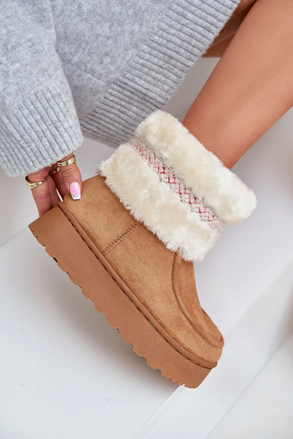 Snow boots