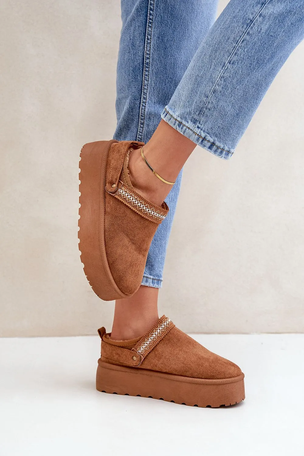 Snow boots
