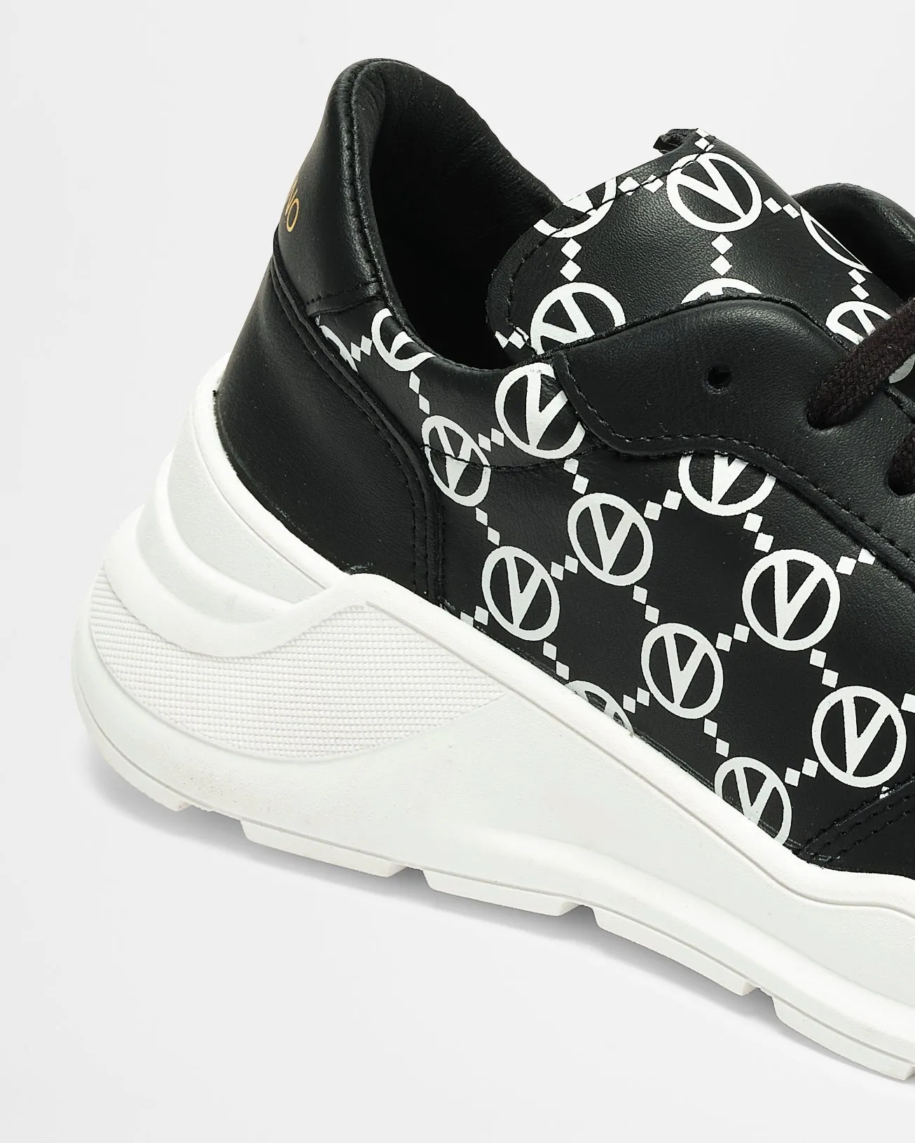 SS22 - Men's Sneakers - Claus - Black White