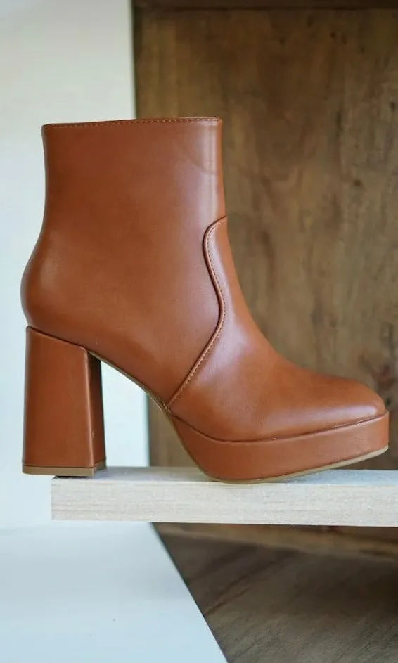 STHEFANY TAN BOOTS 10