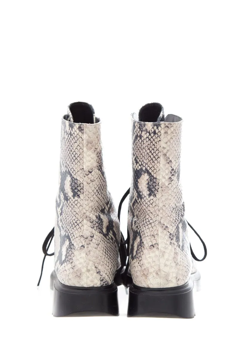 Stuart Weitzman MCKENZEE Grey Snakeskin Boots SZ 6.5