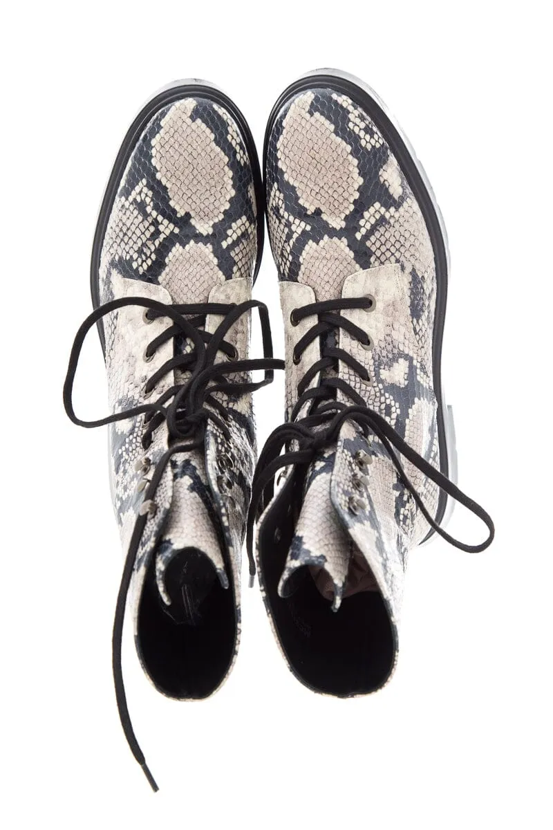 Stuart Weitzman MCKENZEE Grey Snakeskin Boots SZ 6.5